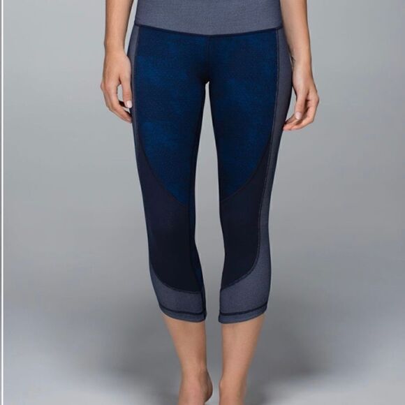 ♥️ Lululemon Wunder Under
Crop Sashiko
Cross Rugged Blue Diamond Dot
Inkwell - Picture 13 of 16